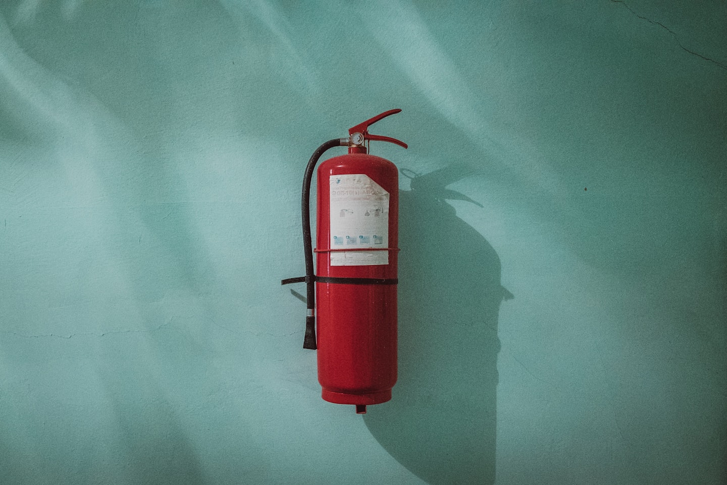 Feuerlöscher als realer Brandschutz in einem Bestandsgebäude